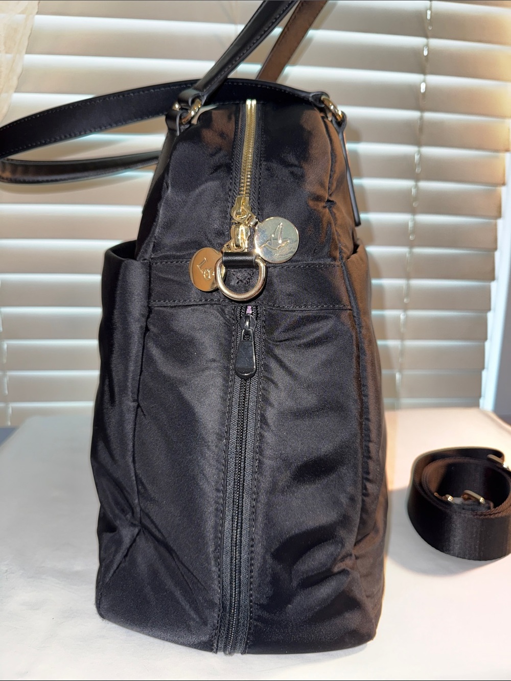 Lo & Sons O.G Laptop Tote Black Exterior / Gold Hardware / Lavender Interior - Picture 7 of 13